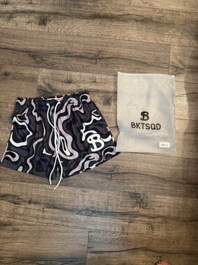 Men’s Bucket Squad shorts